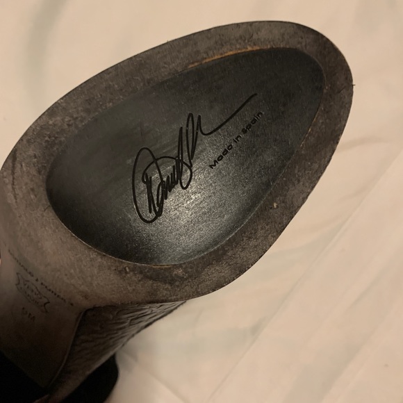 Donald J Pliner black suede stretch boots sz 9 - Picture 6 of 7